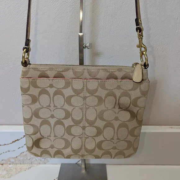 Coach crossbody, front zip pockets, jacquard & leather. - Picture 9 of 9